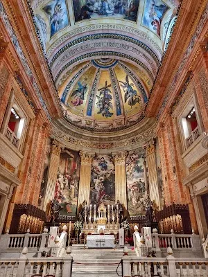 Interior y cúpula de la Basílica de San Francisco el Grande
